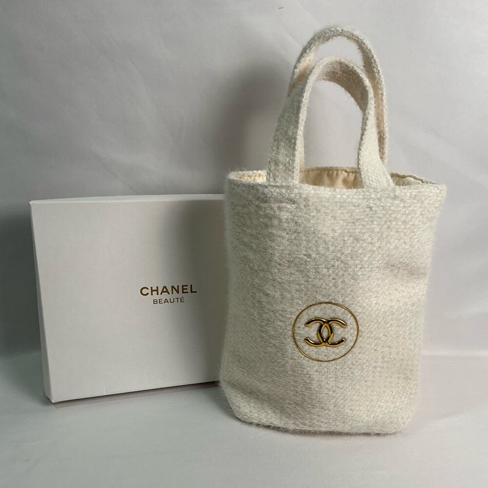 CHANEL Cream Textured mini Tote Bag with Gold Logo New - Picture 2 of 11